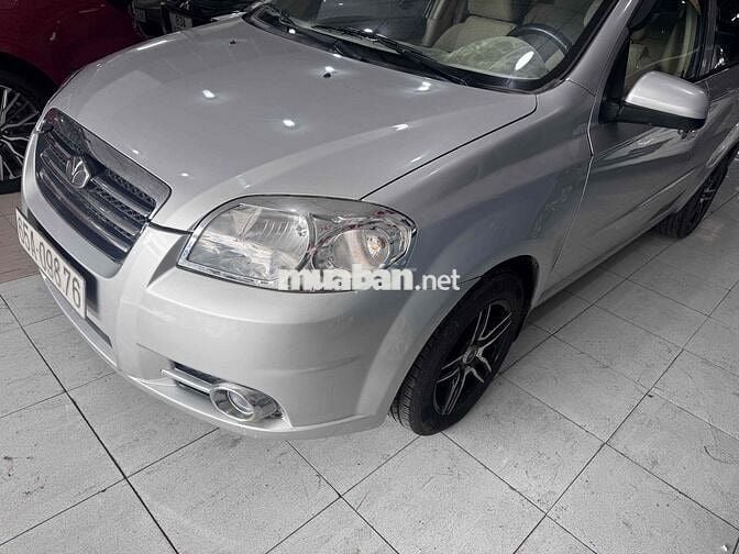 Daewoo Gentra màu Bạc