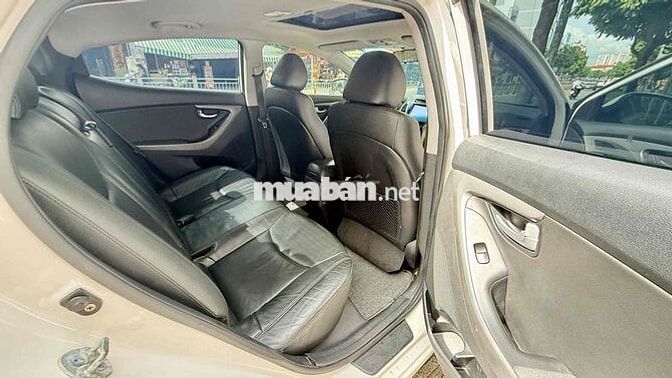 Hyundai Elantra 2015 1.8 AT - 94000 km