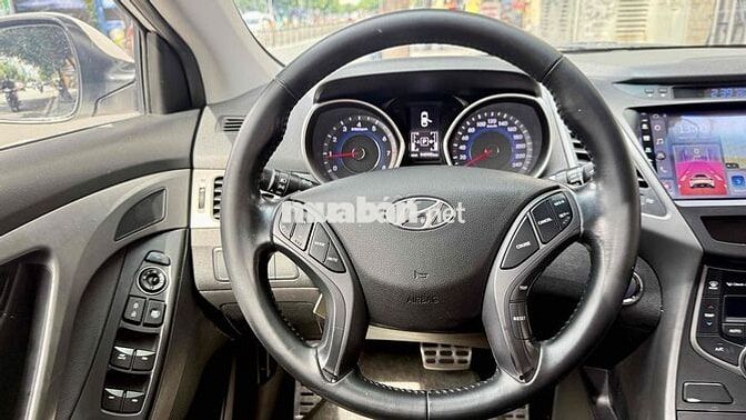 Hyundai Elantra 2015 1.8 AT - 94000 km