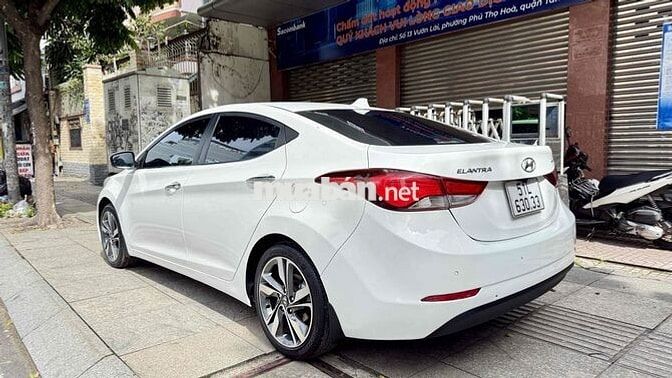 Hyundai Elantra 2015 1.8 AT - 94000 km