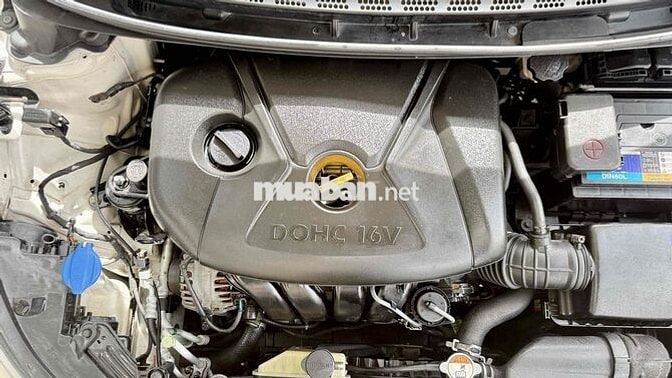 Hyundai Elantra 2015 1.8 AT - 94000 km