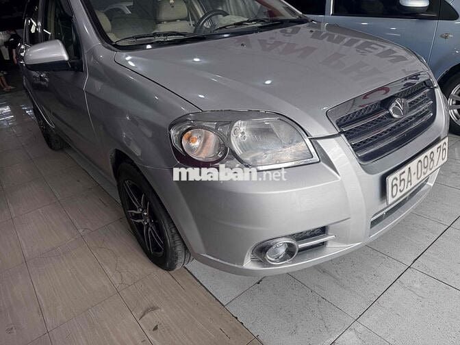 Daewoo Gentra màu Bạc