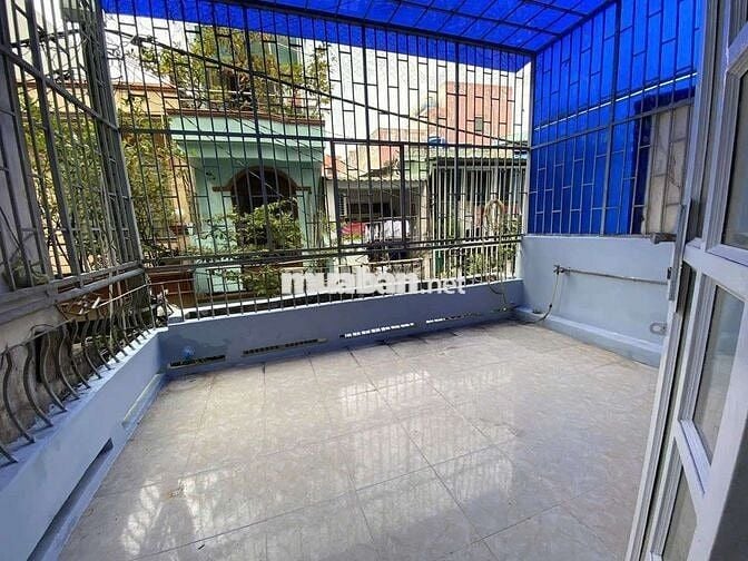 Cho thuê nhà DT : 4m ❌ 16m 
- KC : 1 trệt 1Lầu +3PN bếp  2wc ban công