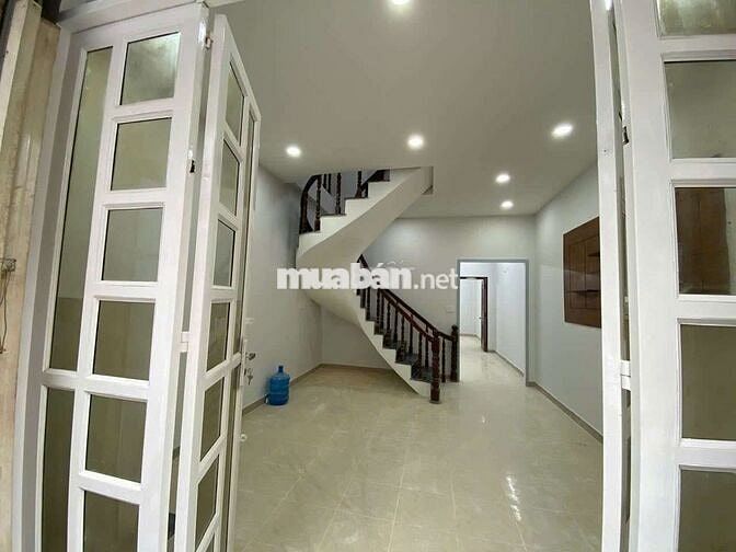 Cho thuê nhà DT : 4m ❌ 16m 
- KC : 1 trệt 1Lầu +3PN bếp  2wc ban công