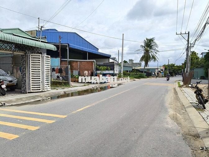 Mặt Tiền Tân Phước Khánh Diện Tích 300m2 có nhà 100m2  trục chính TPK