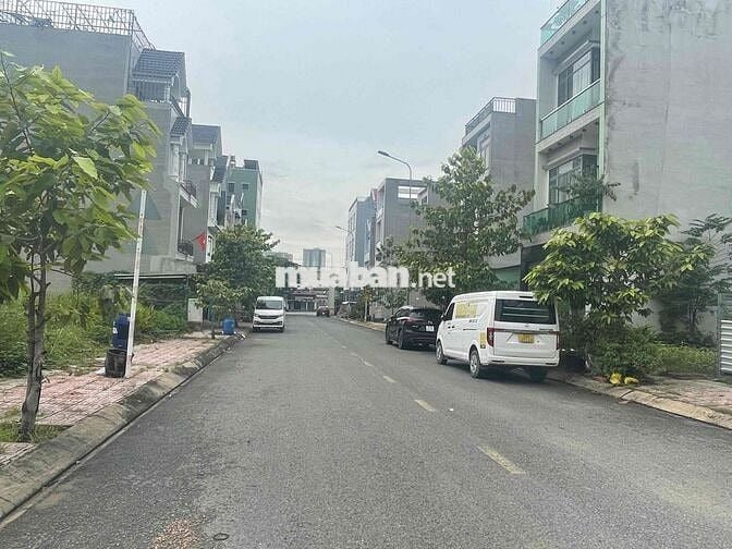 Đất sổ Hồng 85m2 đường DT 743-Di An-TP HCM