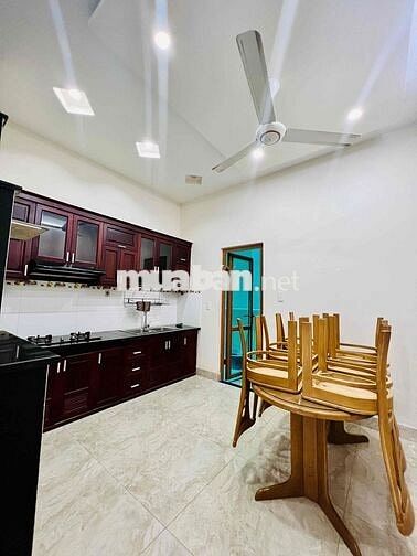 Nhà Mới Sạch Sẻ DT 4x15 1Trệt 2Lầu 3Pn 2Wc Sân Đậu Xe Máy Hẻm Xe Tải