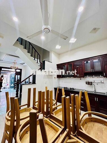 Nhà Mới Sạch Sẻ DT 4x15 1Trệt 2Lầu 3Pn 2Wc Sân Đậu Xe Máy Hẻm Xe Tải