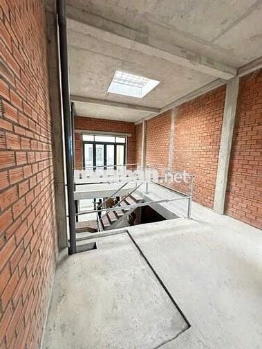 Bán nhà phố Bcons Univalley, sổ sẵn, 216m2, 7,6 tỷ, trong khu Compound