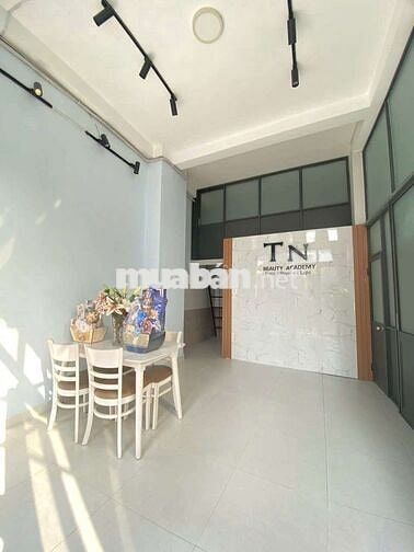 Cho thuê CHDV rộng 50m2 chỉ 5,5tr ngay Phạm Văn Đồng p.linh tây