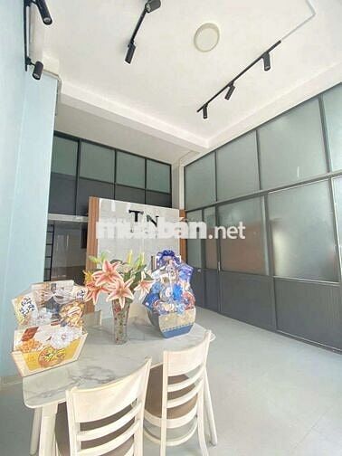 Cho thuê CHDV rộng 50m2 chỉ 5,5tr ngay Phạm Văn Đồng p.linh tây