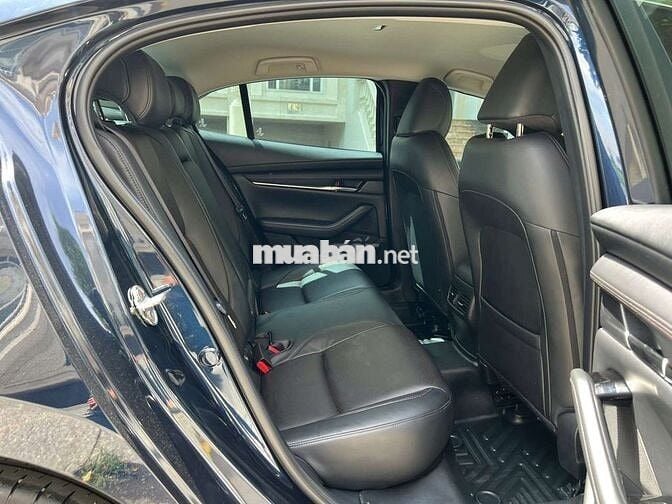 Mazda 3 2022 1.5L Luxury - 27000 km