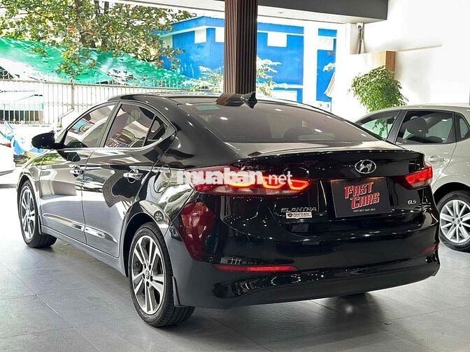 Hyundai Elantra 2018 - 70000 km
