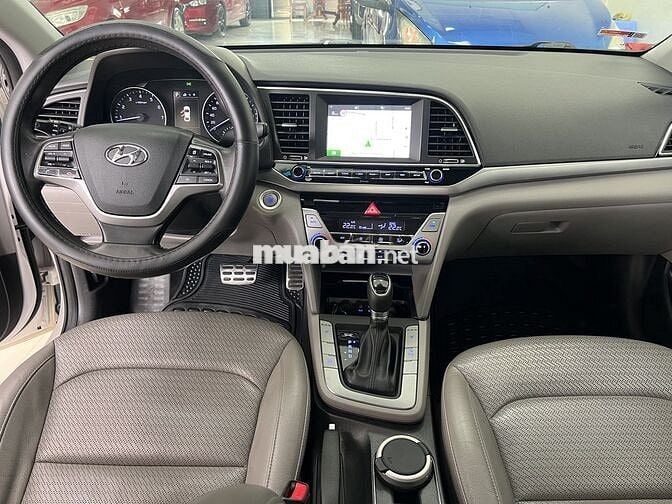 Hyundai Elantra 2017 2.0 AT - 85000 km