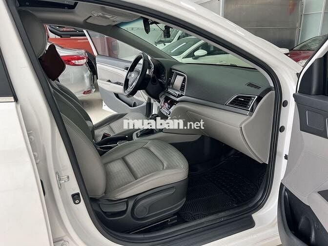 Hyundai Elantra 2017 2.0 AT - 85000 km