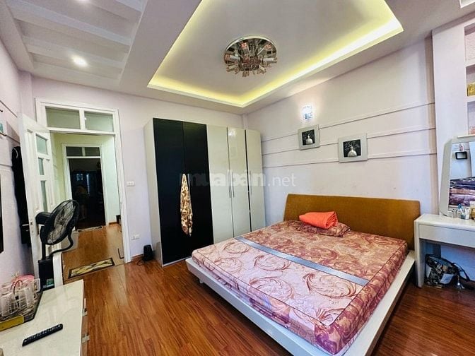 Bán gấp nhà mặt phố Cát Linh kinh doanh sầm uất 28m2,15 tỷ 