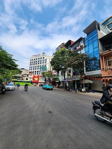 Bán gấp nhà mặt phố Cát Linh kinh doanh sầm uất 28m2,15 tỷ 