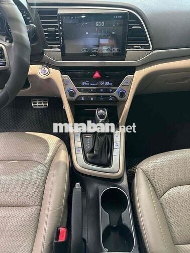 Hyundai Elantra 2018 - 70000 km