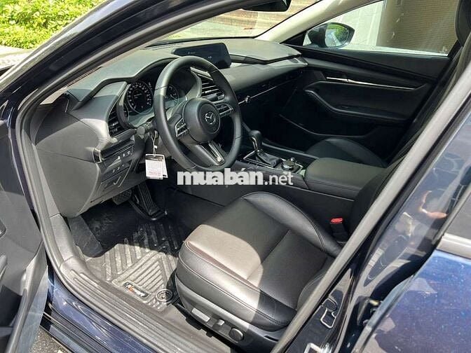 Mazda 3 2022 1.5L Luxury - 27000 km