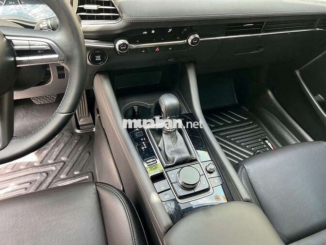 Mazda 3 2022 1.5L Luxury - 27000 km