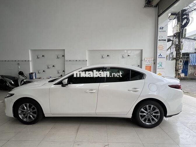 Mazda 3 2021 1.5L Luxury - 73000 km