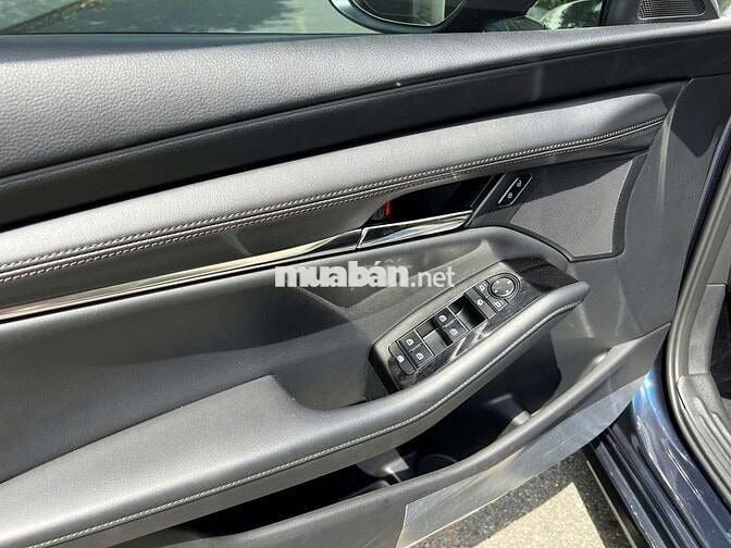 Mazda 3 2022 1.5L Luxury - 27000 km