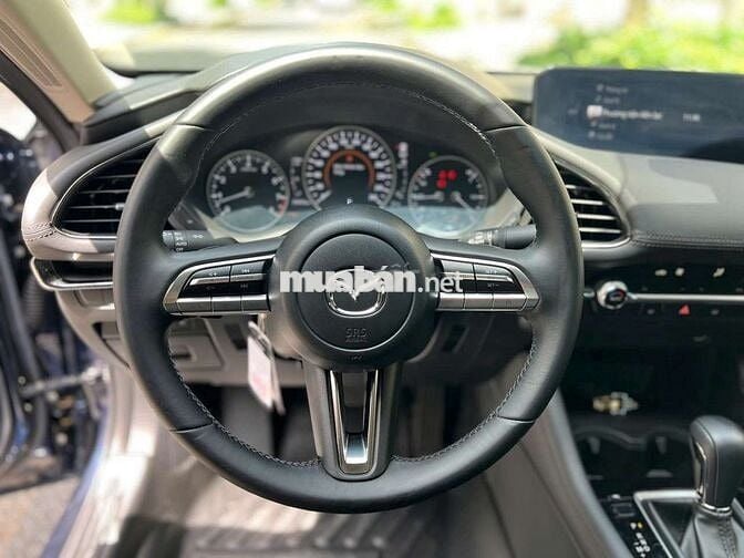 Mazda 3 2022 1.5L Luxury - 27000 km