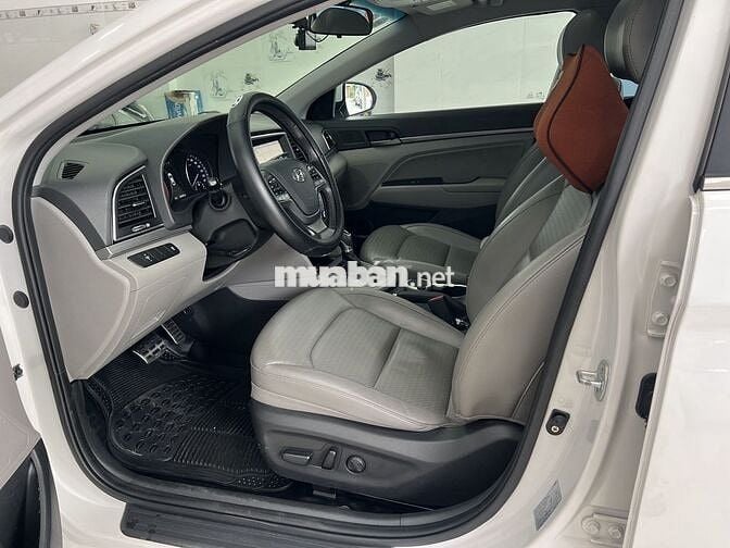 Hyundai Elantra 2017 2.0 AT - 85000 km