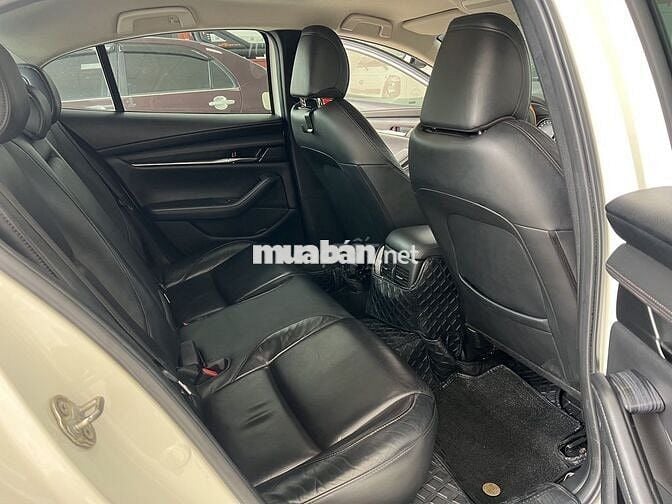 Mazda 3 2021 1.5L Luxury - 73000 km