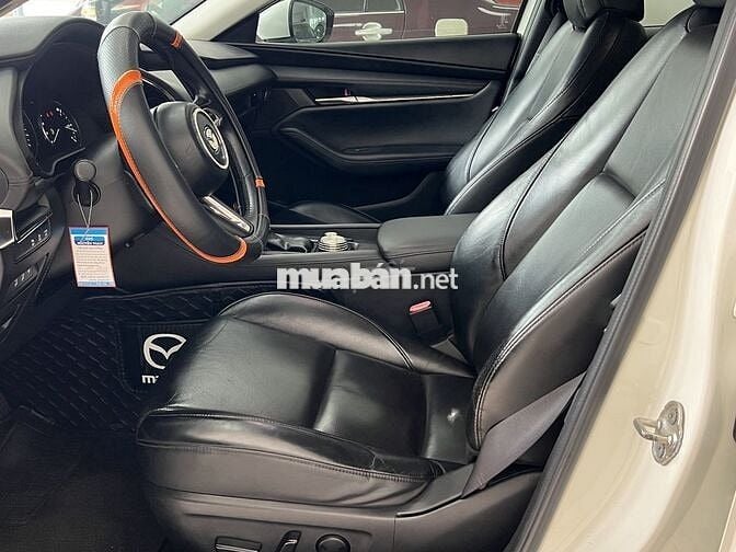 Mazda 3 2021 1.5L Luxury - 73000 km