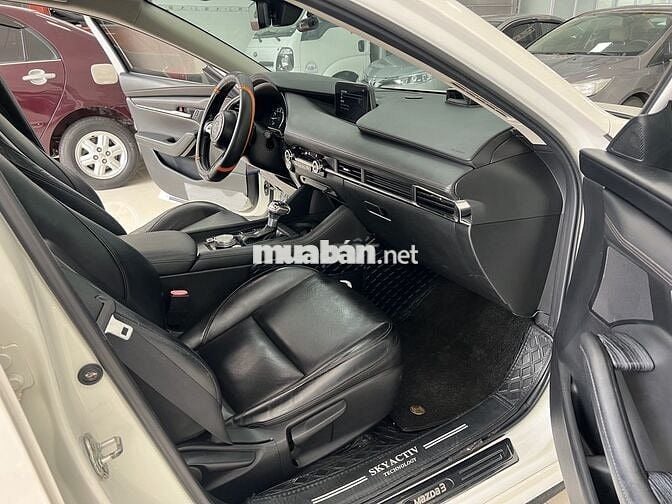 Mazda 3 2021 1.5L Luxury - 73000 km