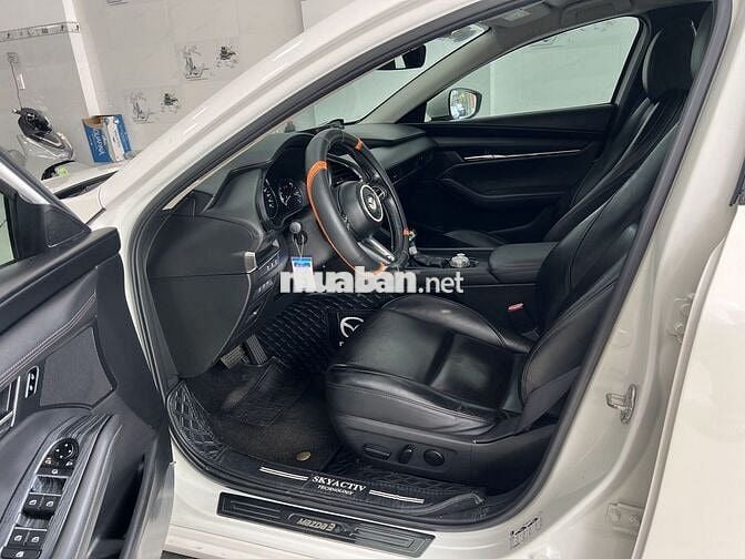 Mazda 3 2021 1.5L Luxury - 73000 km