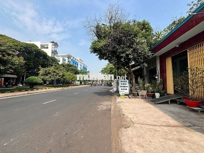 Nhà cho thuê mặt tiền đường Lê thúc hoạch 6x15m trống suốt