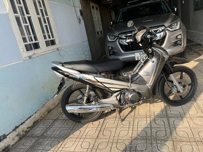 đổi qua sử dụng xe tay GA , cần bán honda fu neo fi 2008  BS TP HCM