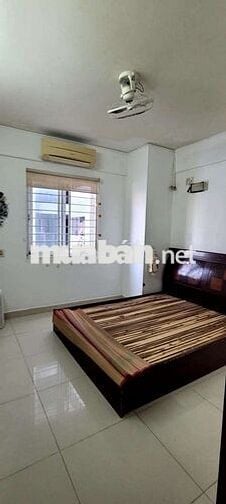 Share 1 trong 2 phòng trong căn hộ CC