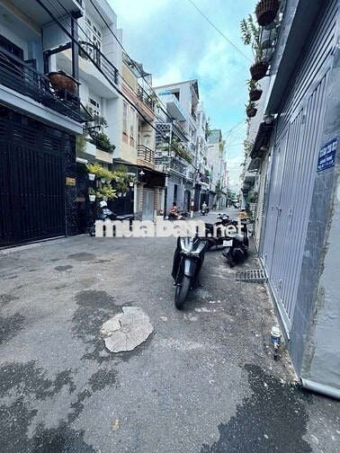 NHÀ HẺM XE HƠI KHU VỰC AN NINH GẦN CHỢ TRƯỜNG HỌC. 3MÁY LẠNH. MNLMT