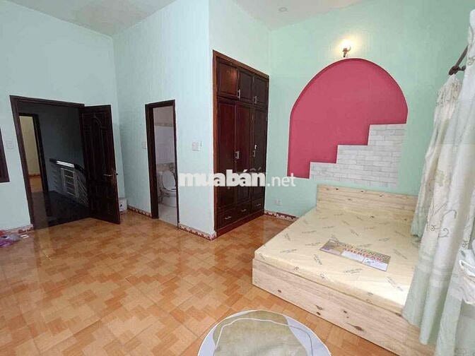 CĂN HỘ DỊCH VỤ 1 PN BAN CÔNG, CỬA SỔ, RỘNG 35M , KỆ BẾP NẤU ĂN,