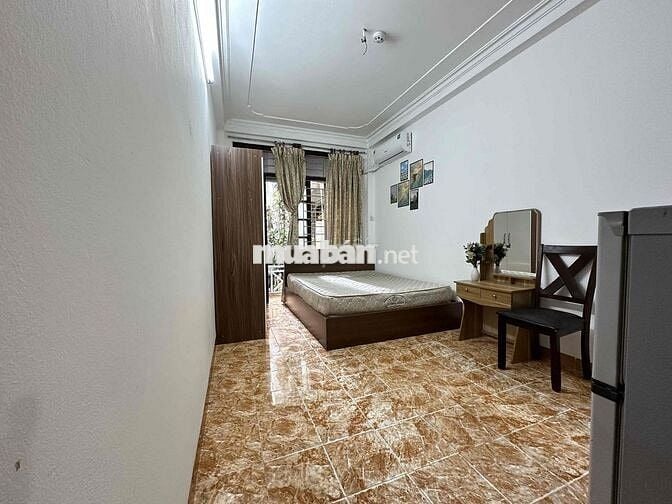 Phòng trọ khép kín, trung tâm Giảng Võ, ban công siêu thoáng view đep