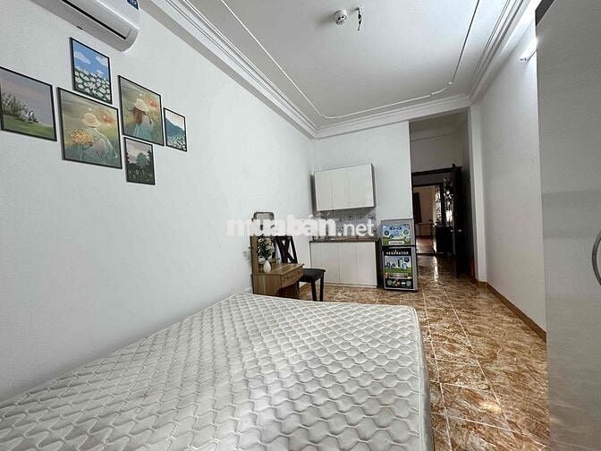 Phòng trọ khép kín, trung tâm Giảng Võ, ban công siêu thoáng view đep