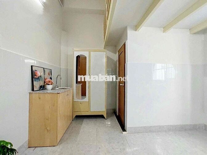 CHO THUÊ PHÒNG TRỌ CÓ GÁC ĐỂ XE ĐIỆN NGAY CHỢ TÂN HƯƠNG PHÒNG RỘNG