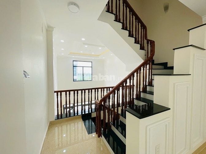 Chính chủ cần bán nhà mới xây- nhà 4 tầng ngay cầu Đúc gần Ql13 