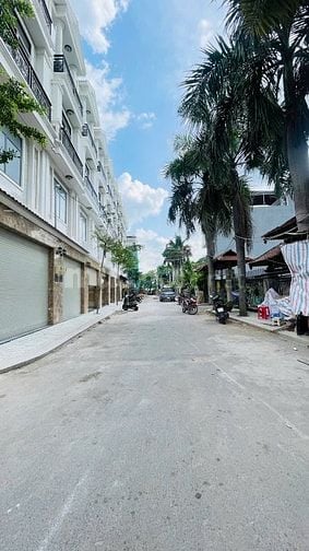 Chính chủ cần bán nhà mới xây- nhà 4 tầng ngay cầu Đúc gần Ql13 