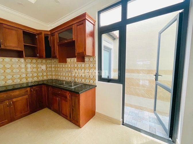 Chính chủ cần bán nhà mới xây- nhà 4 tầng ngay cầu Đúc gần Ql13 