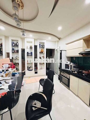 🌻Bình Thạnh🌻
🎋Khu phân lô, xe hơi vào nhà, 45c đậu cửa,84m²,4pn,6wc