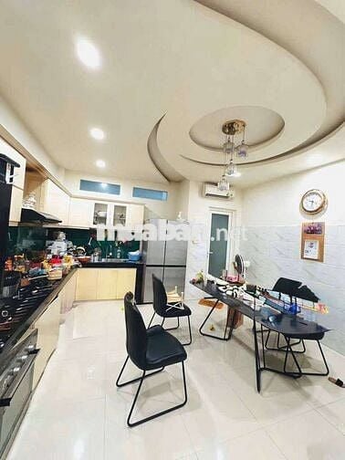 🌻Bình Thạnh🌻
🎋Khu phân lô, xe hơi vào nhà, 45c đậu cửa,84m²,4pn,6wc