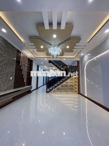 Em hiện tại còn 2 căn nhà đẹp vừa mới được tân trang sữa chửa cần bán