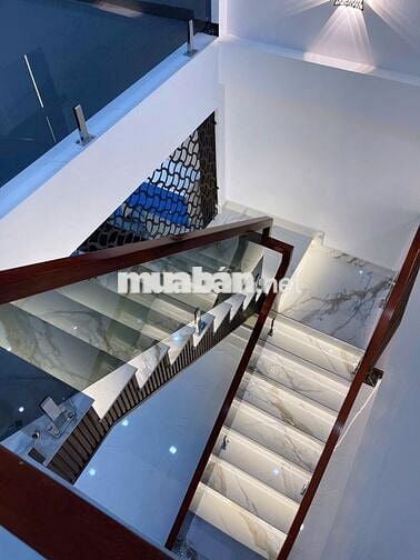 Em hiện tại còn 2 căn nhà đẹp vừa mới được tân trang sữa chửa cần bán