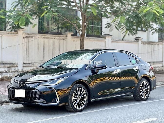 Toyota Corolla Altis 2024 1.8V 17,000 km siêu cọp.