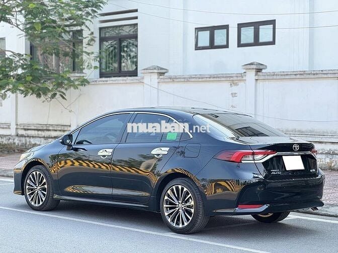Toyota Corolla Altis 2024 1.8V 17,000 km siêu cọp.