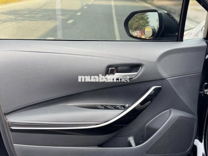 Toyota Corolla Altis 2024 1.8V 17,000 km siêu cọp.